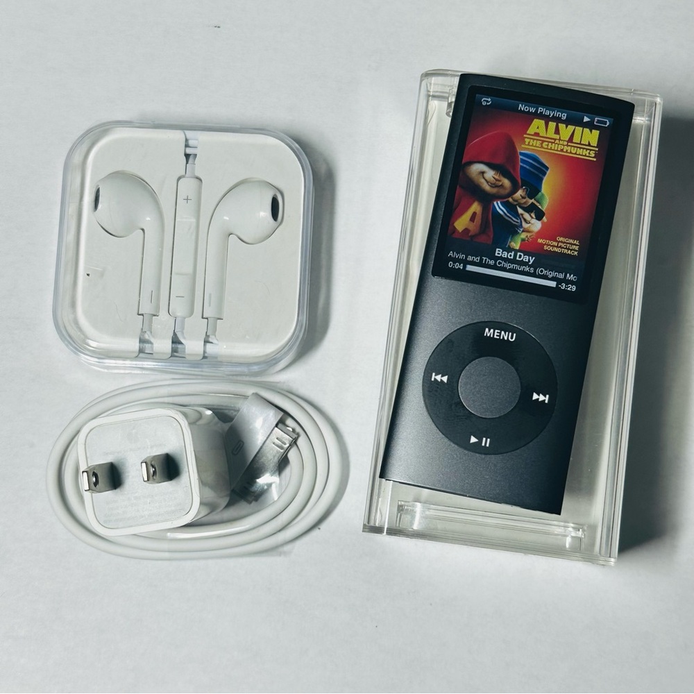 Apple iPod Nano 4th Gen 8GB Gray Excellent Condition Boxed HT0135